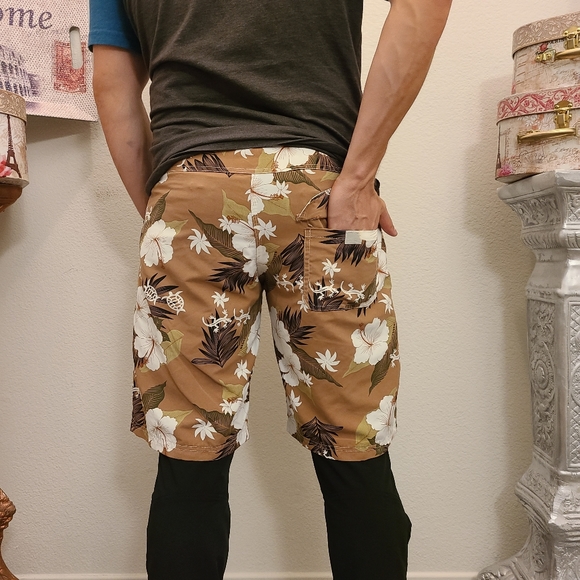 Hawaiian Men's Swimming Trunks 🏊‍♂️ - Picture 3 of 11